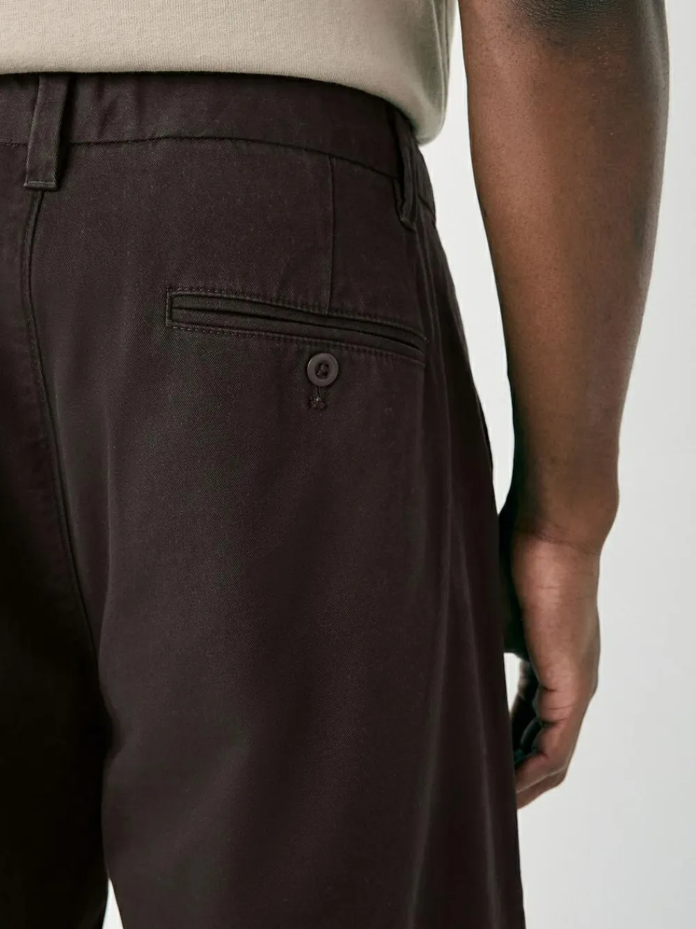 Outlet Next Relaxed Tapered Fit Twin Pleated Stretch Chinos Trousers Brown