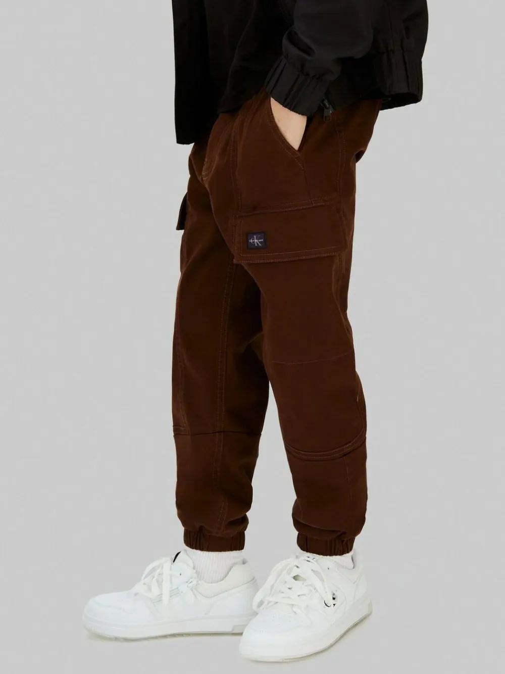 Calvin Klein Jeans Relaxed Sateen Cargo Brown Trousers^BOY Pants & Chinos