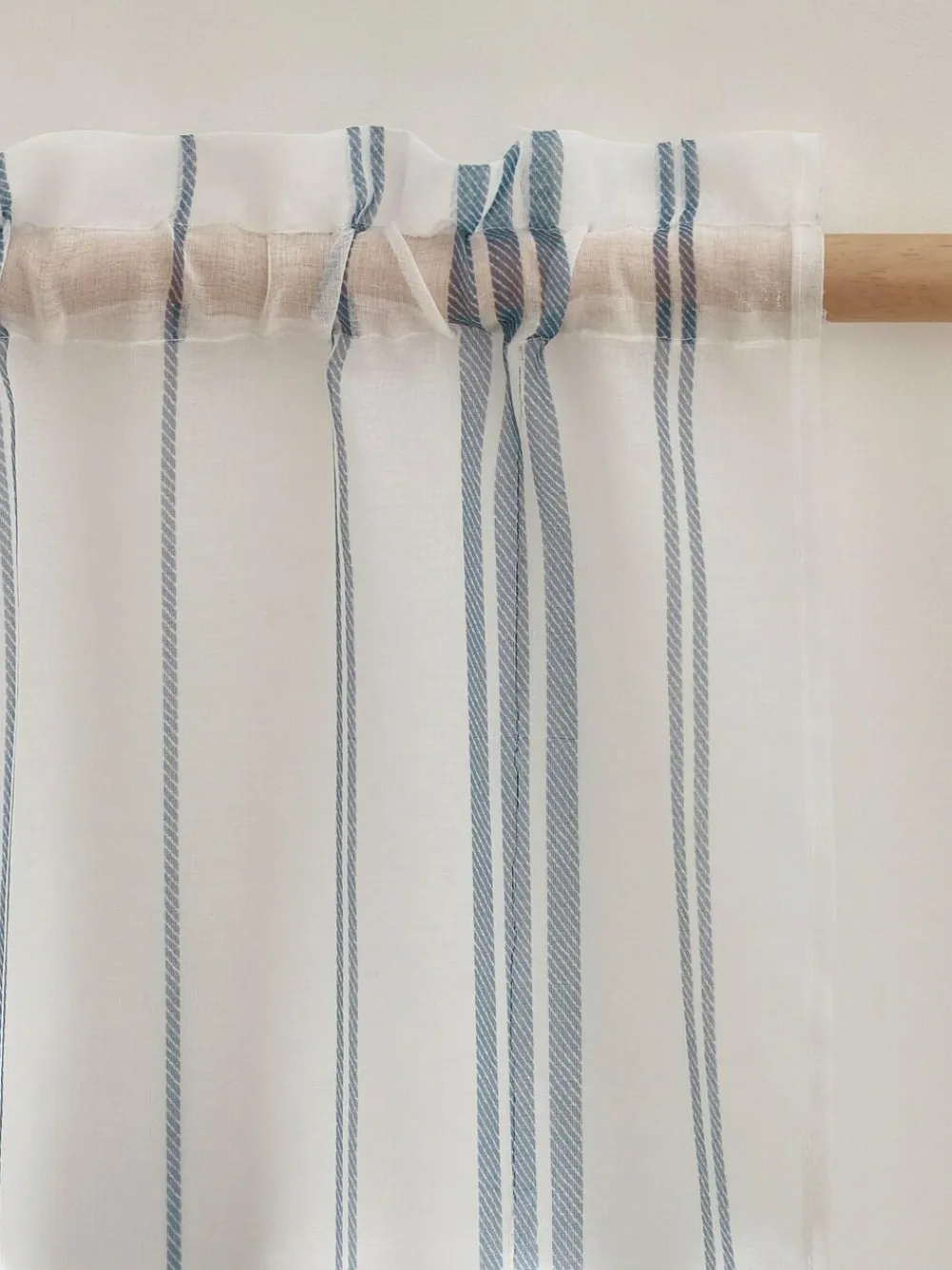 Outlet Catherine Lansfield White Harbour Stripe Slot Top Voile Curtain