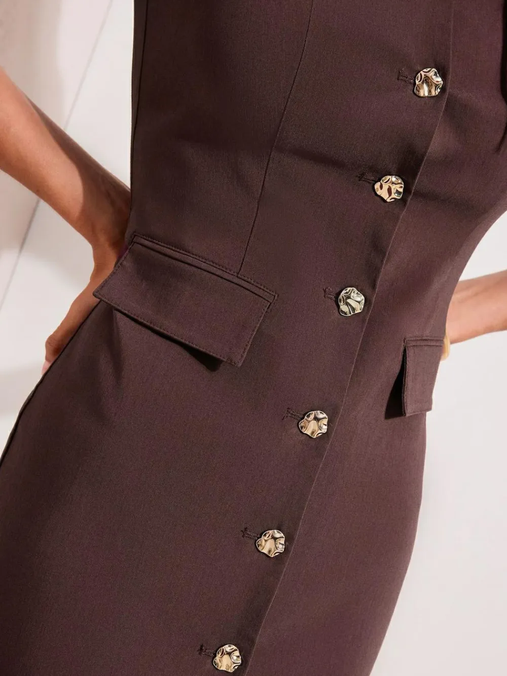 Outlet Friends Like These Sculpting Stretch Button Midi Dress Brown