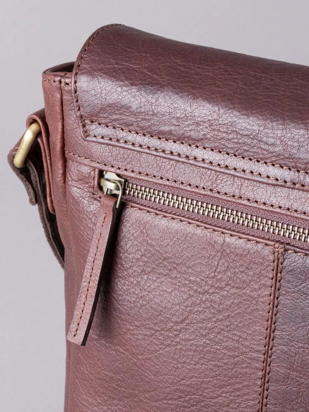 Lakeland Leather Medium Keswick Messenger Bag^ Bags