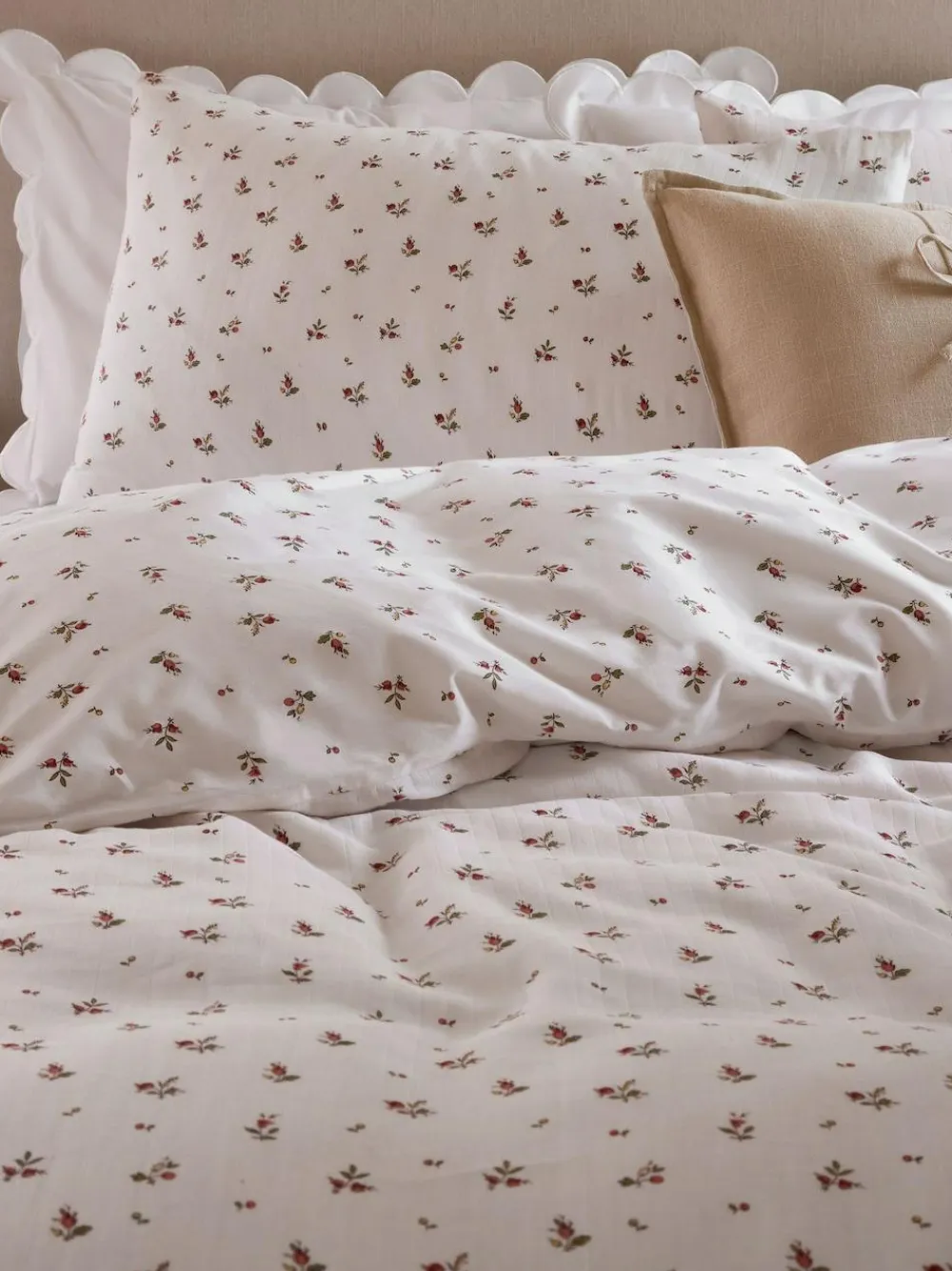 Laura Ashley Red Aylesmore Cotton Gauze Duvet Cover and Pillowcase Set^ Branded Bedlinen