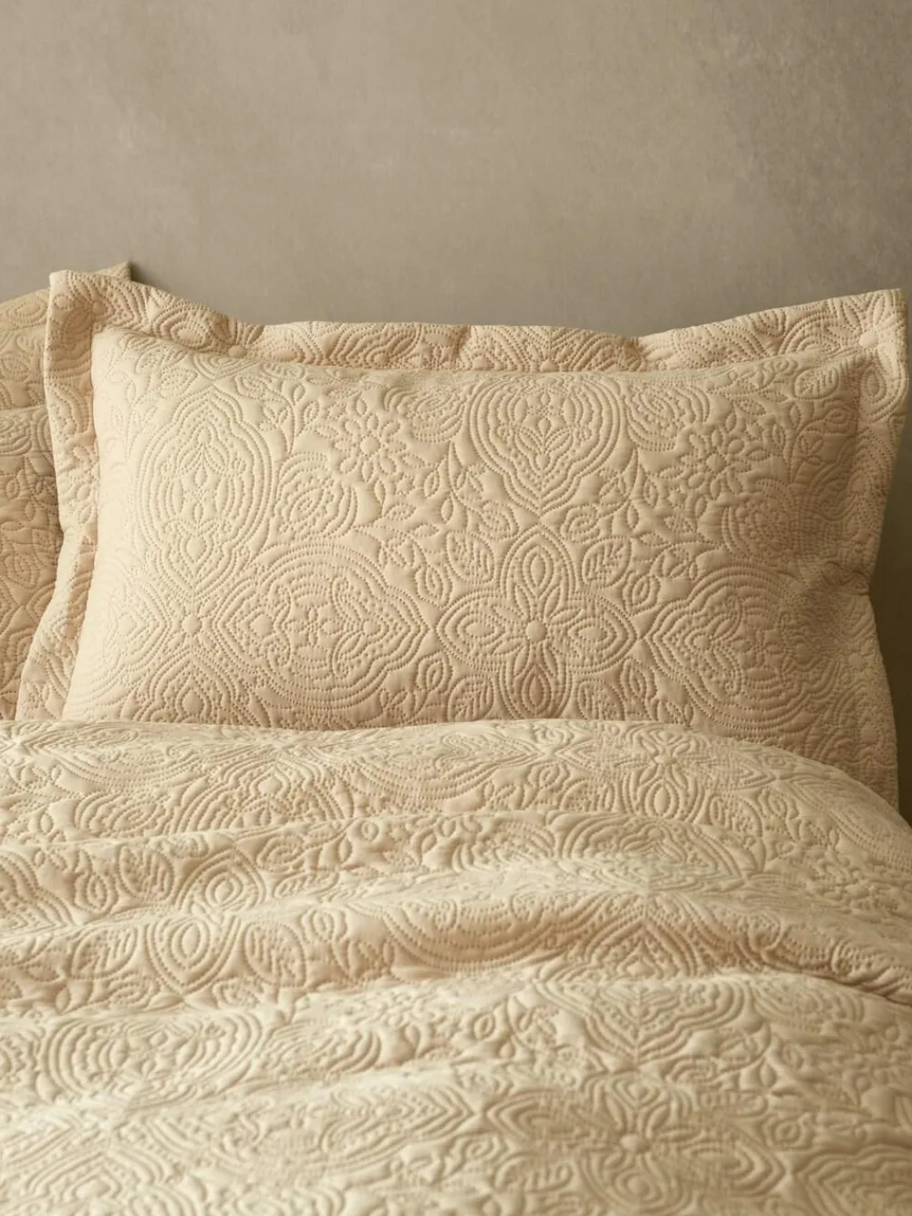 Hot Pineapple Elephant Casablanca Pinsonic Pillowsham Pair