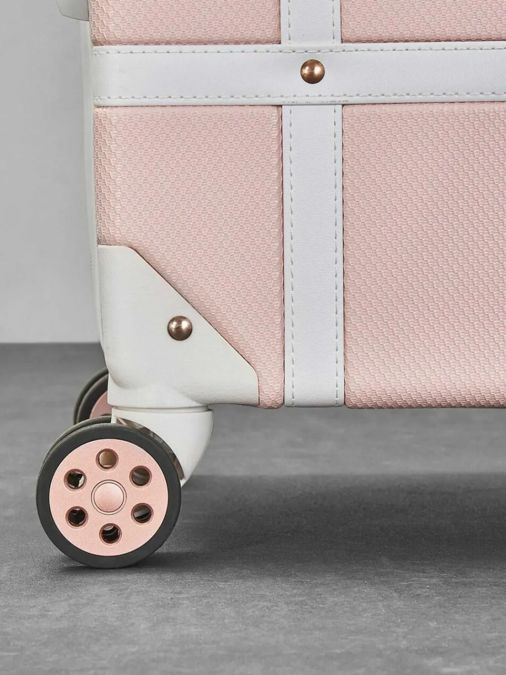 Hot Rock Luggage Vintage Medium Suitcase