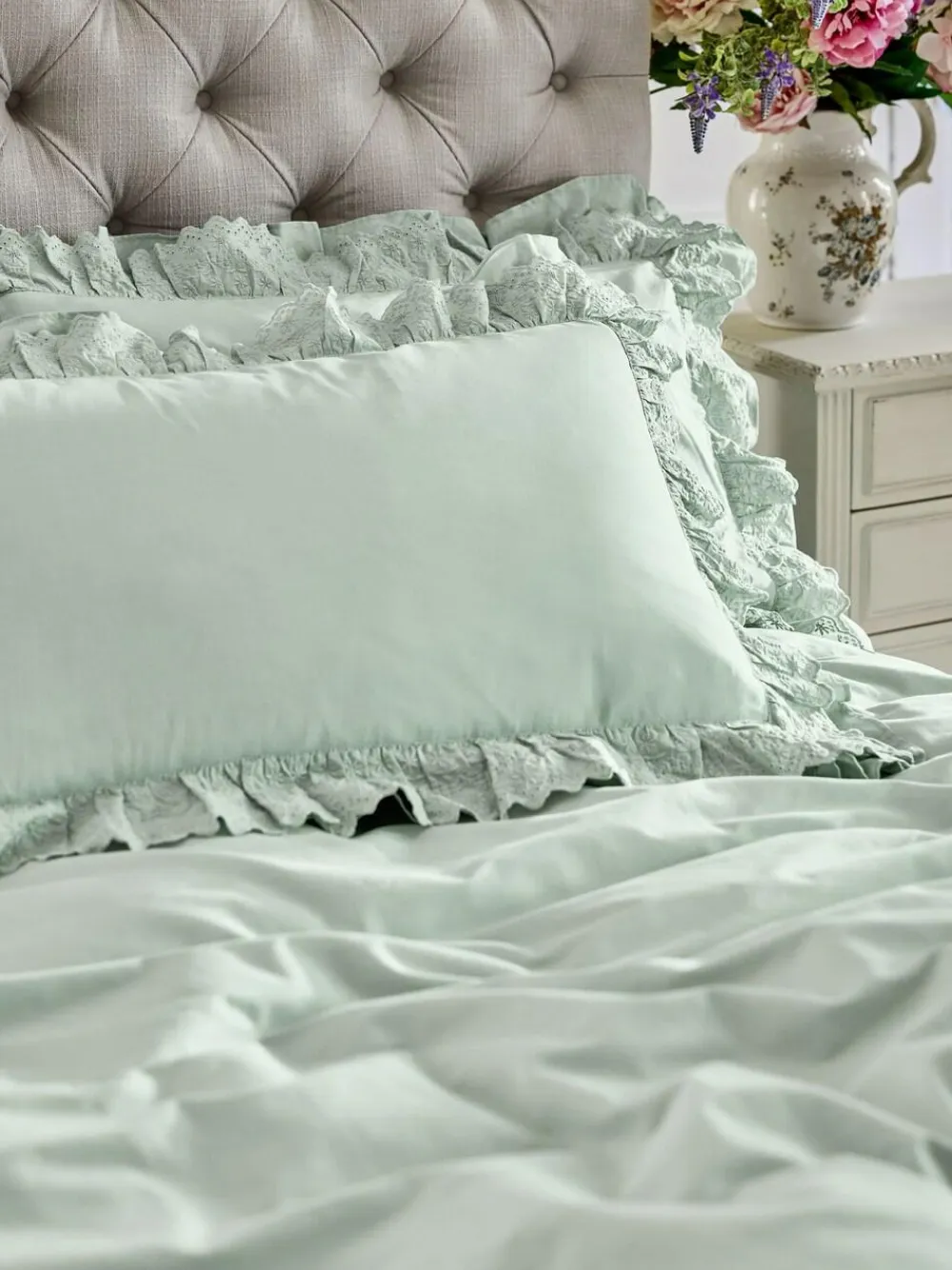 Outlet Shabby Chic by Rachel Ashwell® Set of 2 Broderie Anglaise Ruffle Count Pillowcases Blue