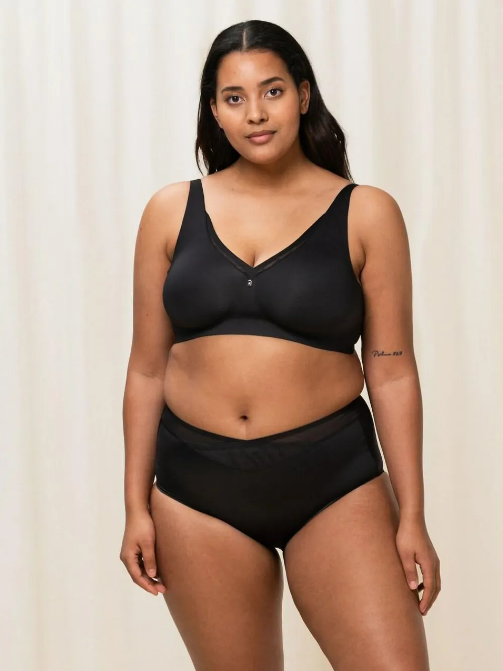 Triumph Non Wired True Shape Sensation Minimizer Bra Black