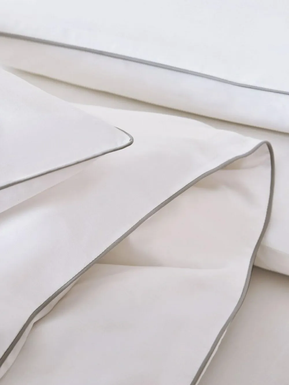 Outlet Next Cotton Rich Piped Duvet Cover and Pillowcase Set White