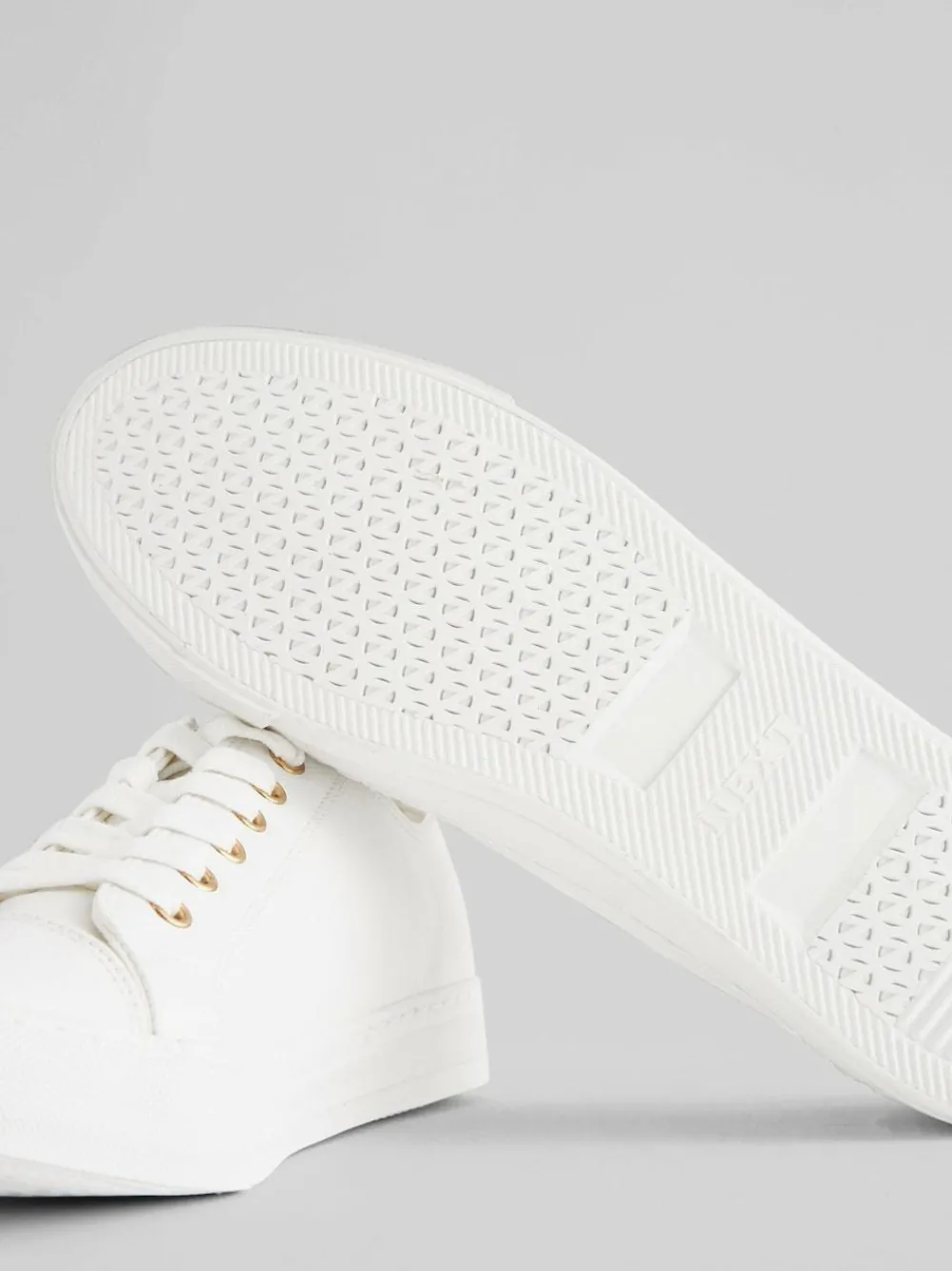 New Next Standard Fit Patent Baseball Trainers White